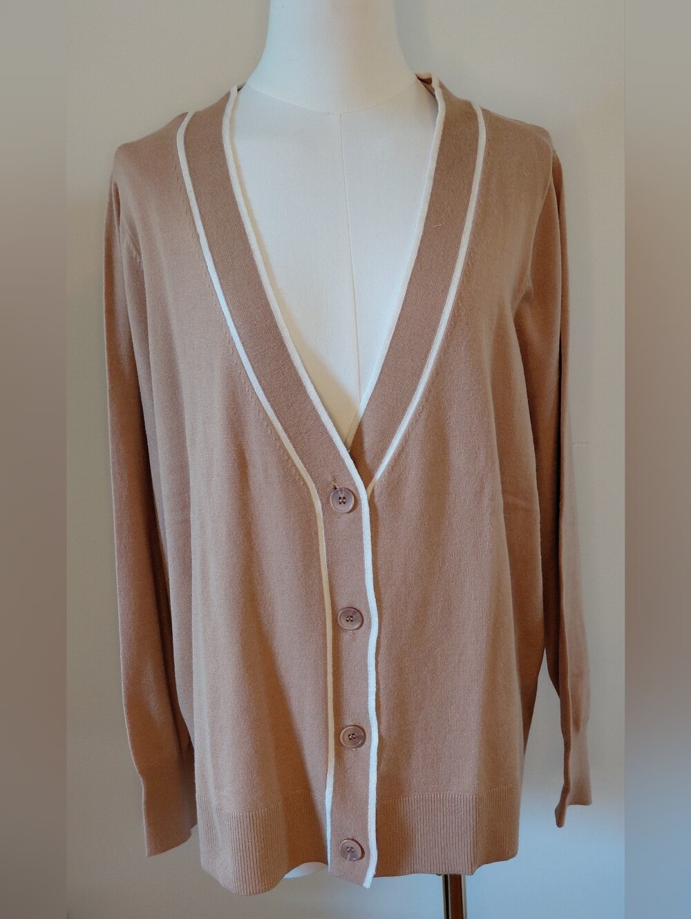 Lane Bryant Tan V-neck Cardigan. Size 18/20. NWT